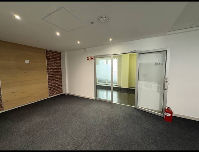 1,163M² OFFICE TO LET IN WOODSTOCK
